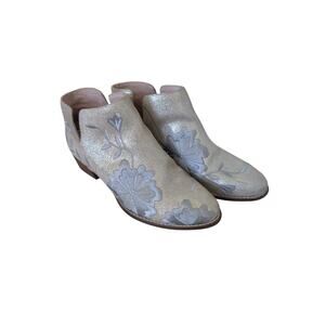 Seychelles Lantern Embroidered Booties in size 9